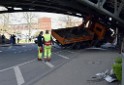 LKW blieb unter Bruecke haengen Koeln Deutz Deutz Muelheimerstr P025